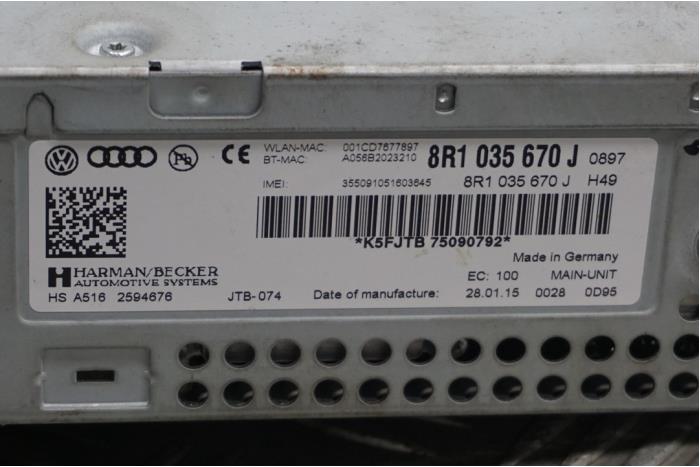 Unité de contrôle Multimedia d'un Audi S4 Avant (B8) 3.0 TFSI V6 24V 2010
