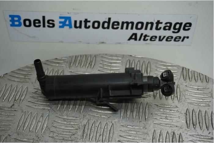 Używane Spryskiwacz reflektorów Audi S4 Avant (B8) S4 3.0 TFSI V6 24V Cena € 35,00 Procedura marży oferowane przez Boels Autodemontage