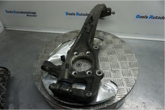 Knuckle, front right from a Audi S4 Avant (B8) 3.0 TFSI V6 24V 2010