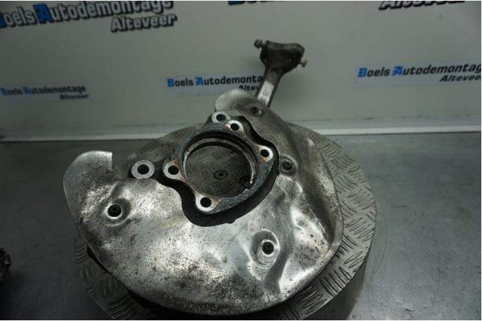 Knuckle, front right from a Audi S4 Avant (B8) 3.0 TFSI V6 24V 2010