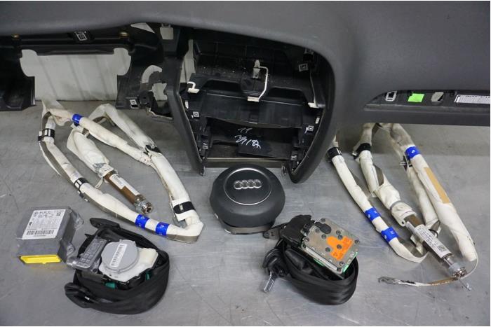 Airbag set + dashboard van een Audi S4 Avant (B8) 3.0 TFSI V6 24V 2010