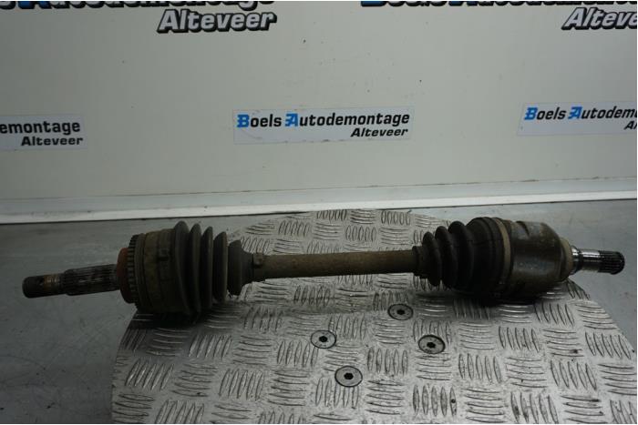 Front drive shaft, left from a Toyota Avensis (T22) 1.8 16V 2000