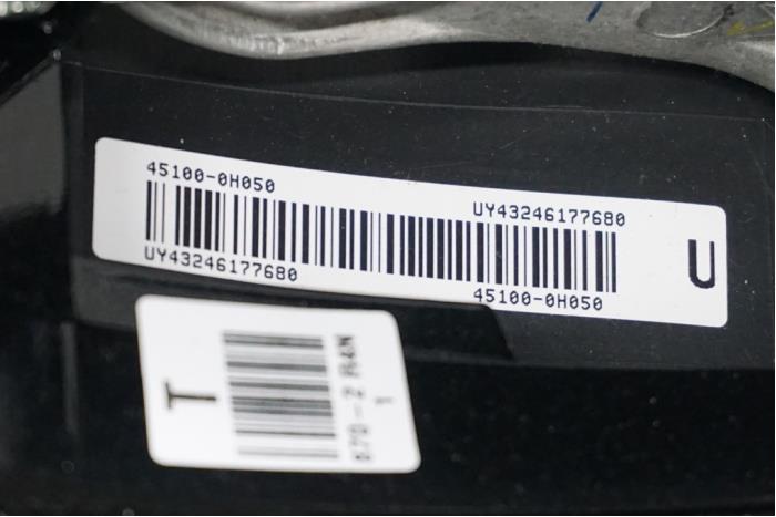 Steering wheel from a Peugeot 108 1.0 12V 2015