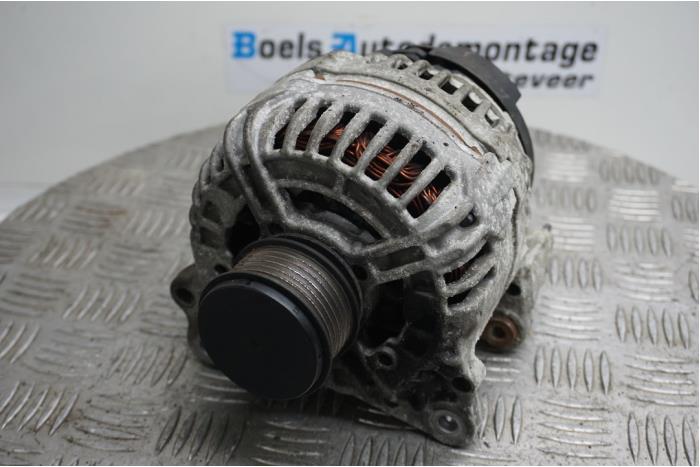 Used Dynamo Volkswagen Caddy III (2KA,2KH,2CA,2CH) 2.0 SDI Price € 40,00 Margin scheme offered by Boels Autodemontage