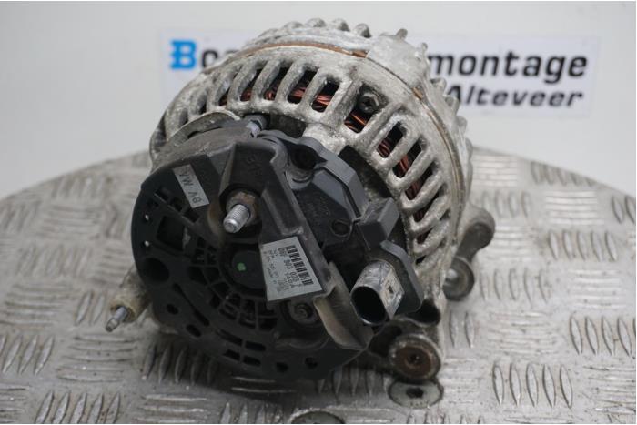 Dynamo from a Volkswagen Caddy III (2KA,2KH,2CA,2CH) 2.0 SDI 2005