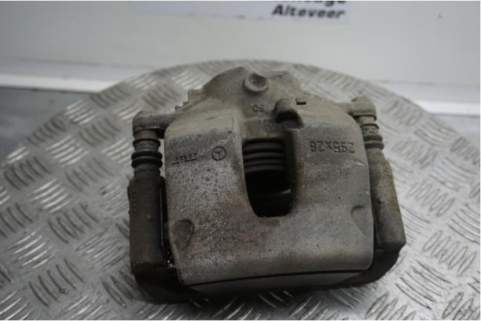 Gebrauchte Bremszange links vorne Mercedes C (W204) 2.2 C-220 CDI 16V Preis € 40,00 Margenregelung angeboten von Boels Autodemontage