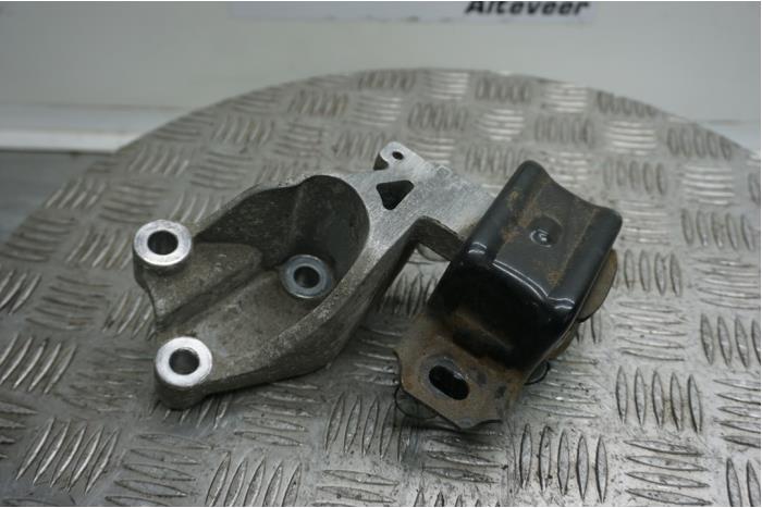Used Engine mount Smart Fortwo Coupé (451.3) 1.0 45 KW Price € 45,00 Margin scheme offered by Boels Autodemontage