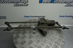 Used Wiper motor + mechanism Nissan Primastar 1.9 dCi 100 Price € 45,00 Margin scheme offered by Boels Autodemontage