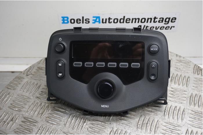 Radio from a Peugeot 108 1.0 12V VVT-i 2018