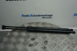 Used Set of gas struts for boot Landrover Discovery Sport (LC) 2.0 TD4 150 16V Price € 50,00 Margin scheme offered by Boels Autodemontage