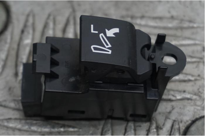 Usados Interruptor Landrover Discovery Sport (LC) 2.0 TD4 150 16V Precio € 15,00 Norma de margen ofrecido por Boels Autodemontage