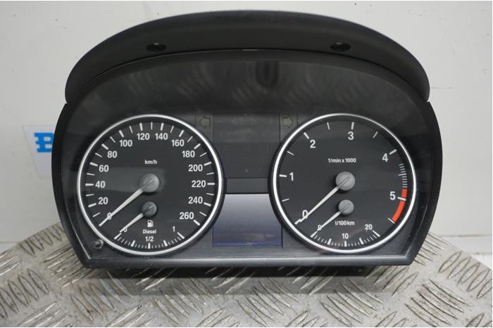 Odometer KM from a BMW 3 serie (E90) 320d 16V 2006
