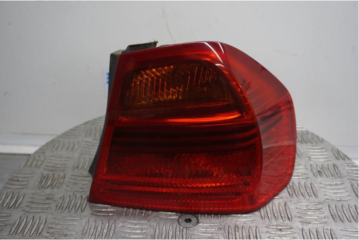 Taillight, right from a BMW 3 serie (E90) 320d 16V 2006