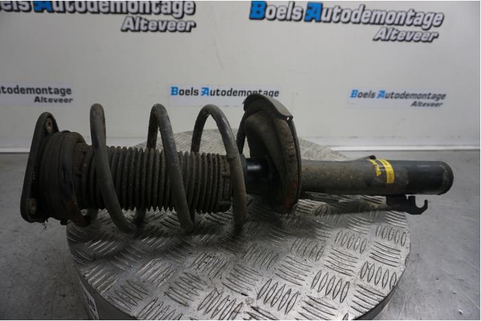 Front shock absorber rod, right from a Volvo V50 (MW) 1.8 16V 2006