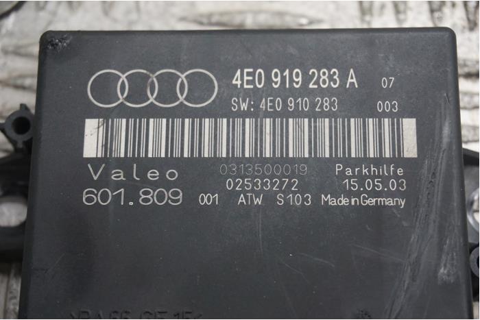 Módulo PDC de un Audi A8 (D3) 4.0 TDI V8 32V Quattro 2003