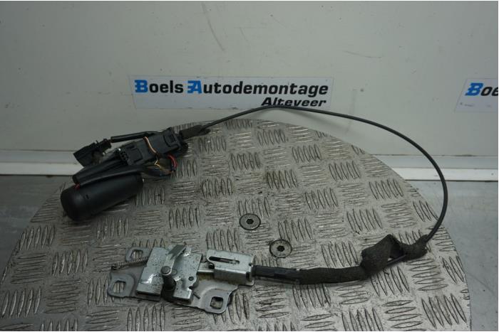 Używane Silnik rygla tylnej klapy Audi A8 (D3) 4.0 TDI V8 32V Quattro Cena € 50,00 Procedura marży oferowane przez Boels Autodemontage