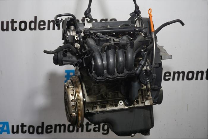 Motor van een Volkswagen Golf V (1K1) 1.4 16V 2006