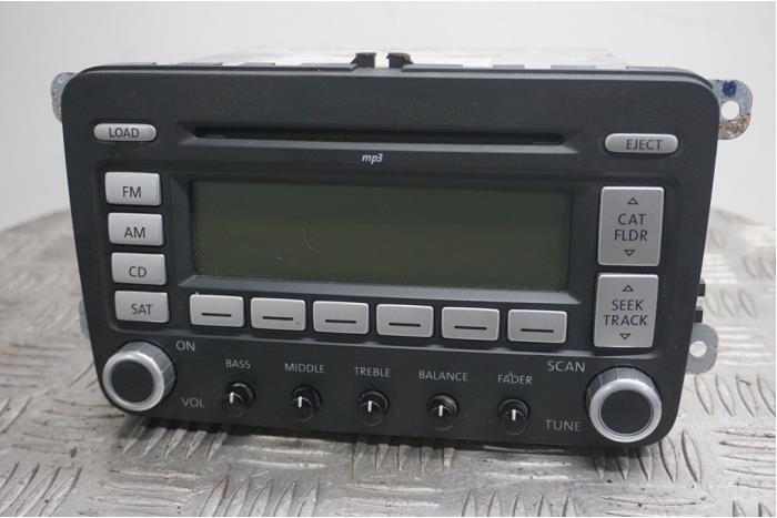 Radio CD player from a Volkswagen Eos (1F7/F8) 2.0 TFSI 16V 2008