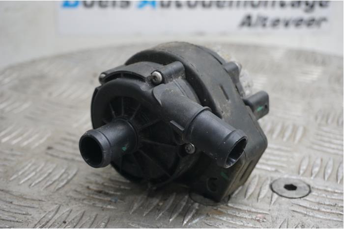 Begagnade Extra vattenpump Cupra Leon Sportstourer (KLCF) 1.4 e-Hybrid 245, VZ 16V Pris € 30,00 Marginaltabell erbjuds av Boels Autodemontage