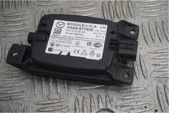 Begagnade Dödvinkelsensor Mazda 2 (DJ/DL) 1.5 SkyActiv-G 90 Pris € 200,00 Marginaltabell erbjuds av Boels Autodemontage