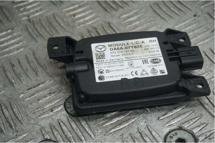 Begagnade Dödvinkelsensor Mazda 2 (DJ/DL) 1.5 SkyActiv-G 90 Pris € 200,00 Marginaltabell erbjuds av Boels Autodemontage