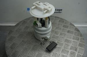 Begagnade Elektrisk bränslepump Renault Clio IV (5R) 0.9 Energy TCE 90 12V Pris € 35,00 Marginaltabell erbjuds av Boels Autodemontage