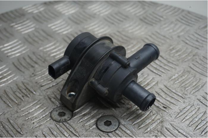 Begagnade Extra vattenpump Seat Leon (1P1) 1.4 TSI 16V Pris € 35,00 Marginaltabell erbjuds av Boels Autodemontage