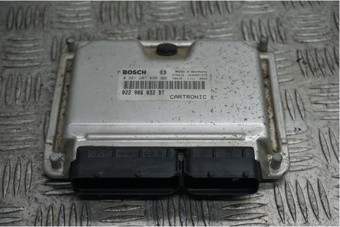 Used Engine management computer Porsche Cayenne (9PA) 4.5 S V8 32V Price € 275,00 Margin scheme offered by Boels Autodemontage