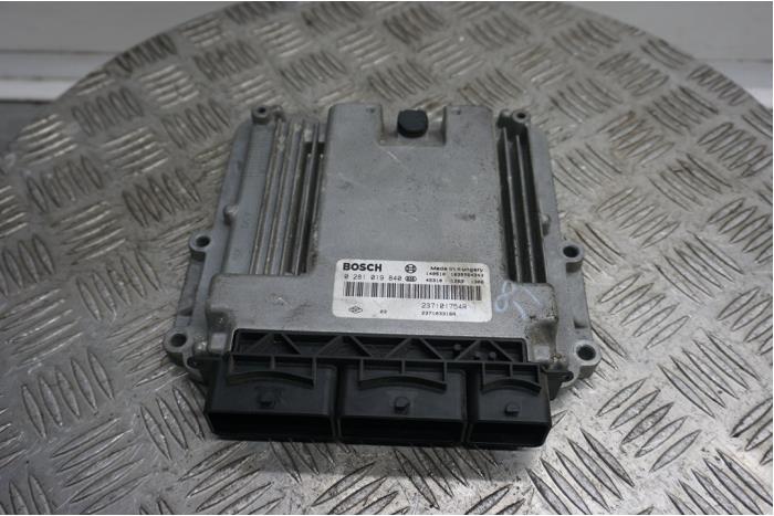 Used Engine management computer Renault Trafic New (FL) 2.0 dCi 16V 115 Price € 125,00 Margin scheme offered by Boels Autodemontage