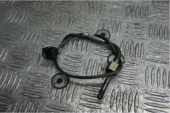 Usagé Sensor température d’échappement Mercedes ML II (164/4JG) 3.0 ML-320 CDI 4-Matic V6 24V Prix € 30,00 Règlement à la marge proposé par Boels Autodemontage
