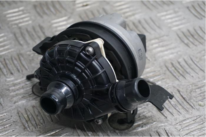 Begagnade Extra vattenpump BMW M3 (G80) 3.0 Competition xDrive Turbo 24V Pris € 95,00 Marginaltabell erbjuds av Boels Autodemontage
