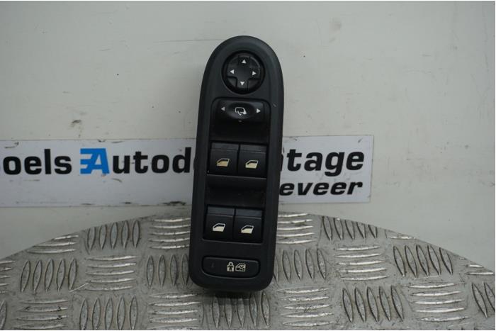 Usados Interruptor combinado de ventanillas Peugeot 308 SW (4E/H) 1.6 16V THP 155 Precio € 40,00 Norma de margen ofrecido por Boels Autodemontage
