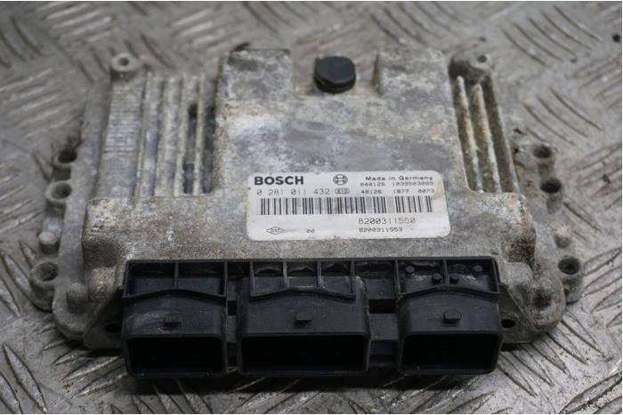 Used Engine management computer Renault Master II (ED/HD/UD) 2.5 dCi 16V 115 Price € 75,00 Margin scheme offered by Boels Autodemontage