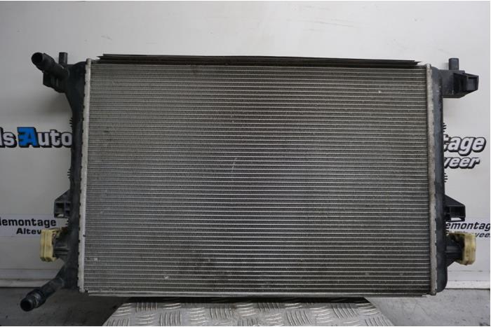 Used Radiator Volkswagen Passat Variant (3G5) Price € 60,00 Margin scheme offered by Boels Autodemontage