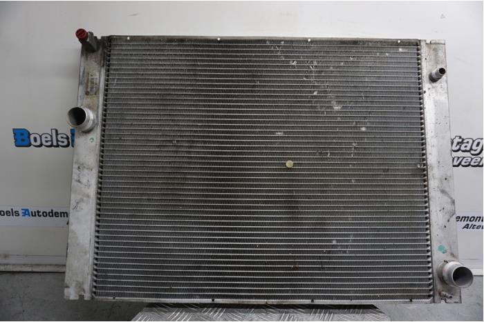 Usagé Radiateur BMW 5 serie (E60) 545i 32V Prix € 100,00 Règlement à la marge proposé par Boels Autodemontage