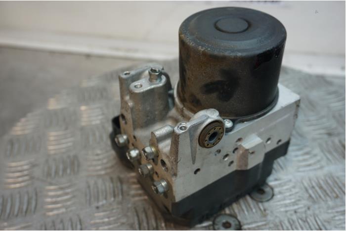 Begagnade ABS-pump Lexus IS (E2) 250 2.5 V6 24V Pris € 175,00 Marginaltabell erbjuds av Boels Autodemontage