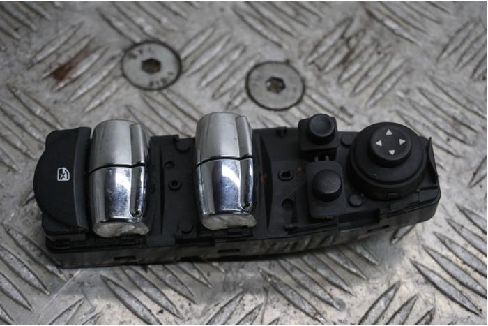 Usados Interruptor combinado de ventanillas Mini Countryman (R60) 1.6 16V Cooper Precio € 45,00 Norma de margen ofrecido por Boels Autodemontage
