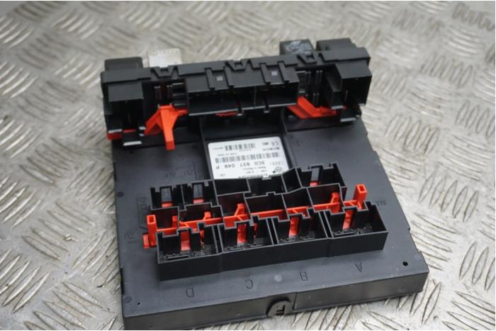 Used On-board computer Volkswagen Jetta III (1K2) 2.0 16V FSI Price € 75,00 Margin scheme offered by Boels Autodemontage