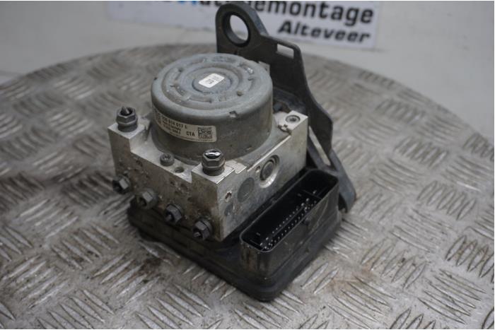 ABS-pump Volkswagen Golf VII Variant (AUVV), 2013 / 2021 1.6 TDI 16V, Kombi, Diesel, 1.598cc, 77kW (105pk), FWD, CLHA, 2013-05 / 2017-03 (Begagnad)