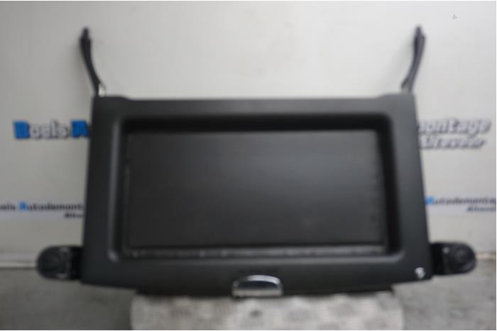 Używane Schowek Mercedes CLS (C218) 350 CDI BlueEfficiency 3.0 V6 24V 4-Matic Cena € 300,00 Procedura marży oferowane przez Boels Autodemontage