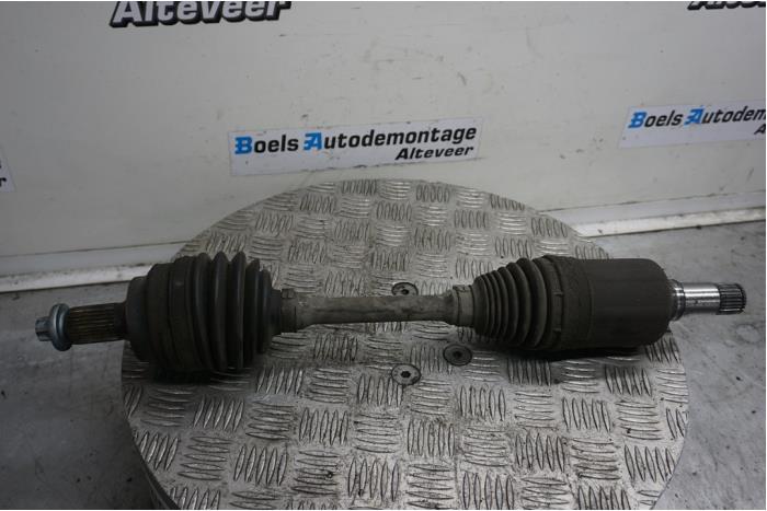 Drivaxel, höger fram från en Mercedes-Benz CLS (C218) 350 CDI BlueEfficiency 3.0 V6 24V 4-Matic 2011