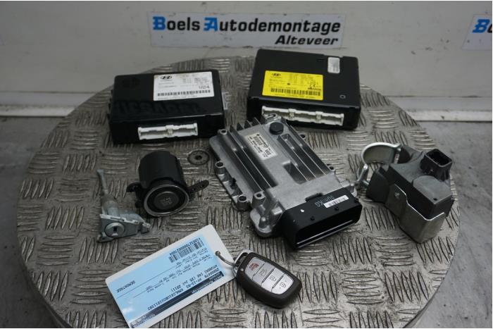 Ignition lock + computer Hyundai i40 CW (VFC), 2011 / 2019 1.7 CRDi 16V, Combi/o, Diesel, 1.685cc, 100kW (136pk), FWD, D4FD, 2011-07 / 2019-05, VFC5D11; VFC5D31 (Used)
