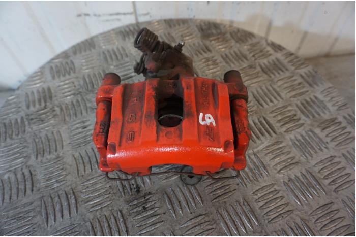 Gebrauchte Bremszange links hinten Ford Focus 3 1.0 Ti-VCT EcoBoost 12V 125 Preis € 45,00 Margenregelung angeboten von Boels Autodemontage