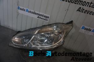 Begagnade Strålkastare, vänster Peugeot 208 I (CA/CC/CK/CL) 1.2 Vti 12V PureTech 82 Pris € 100,00 Marginaltabell erbjuds av Boels Autodemontage