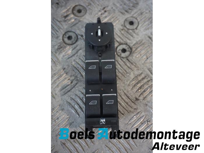 Usados Interruptor combinado de ventanillas Ford Focus 3 1.0 Ti-VCT EcoBoost 12V 125 Precio € 40,00 Norma de margen ofrecido por Boels Autodemontage