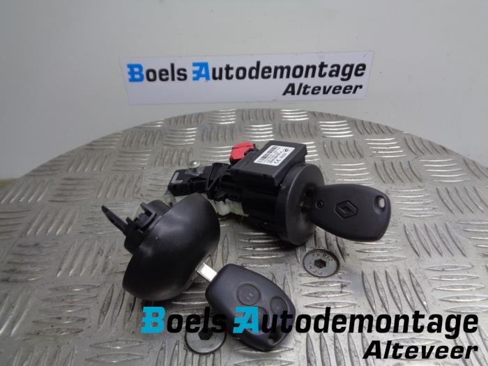 Used Ignition lock + computer Renault Twingo III (AH) 1.0 SCe 70 12V Price € 65,00 Margin scheme offered by Boels Autodemontage
