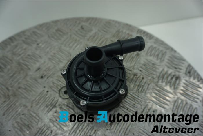 Begagnade Extra vattenpump Volvo XC40 (XZ) Recharge Twin 78 kWh Pris € 80,00 Marginaltabell erbjuds av Boels Autodemontage