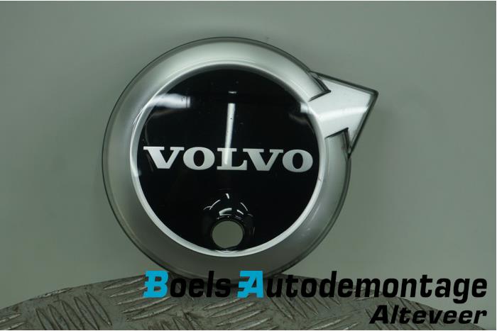 Używane Emblemat Volvo XC40 (XZ) Recharge Twin 78 kWh Cena € 65,00 Procedura marży oferowane przez Boels Autodemontage