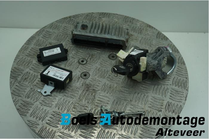 Used Ignition lock + computer Toyota Yaris III (P13) 1.5 16V Hybrid Price € 165,00 Margin scheme offered by Boels Autodemontage