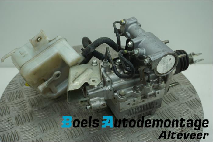 Usagé Pompe ABS Toyota Yaris III (P13) 1.5 16V Hybrid Prix € 247,93 Règlement à la marge proposé par Boels Autodemontage